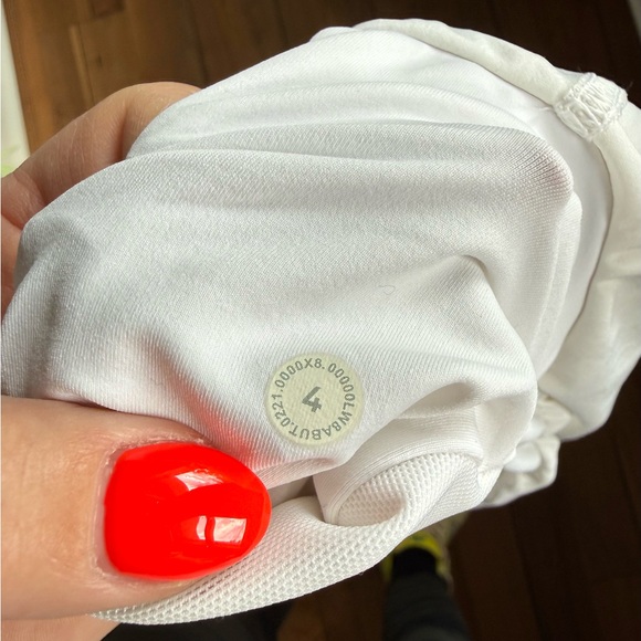 Lululemon Court Revival High Waist Skort in White Sz: 4 - Picture 10 of 10